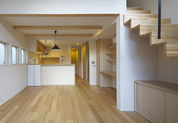 木目を活かしたナチュラルなLDK