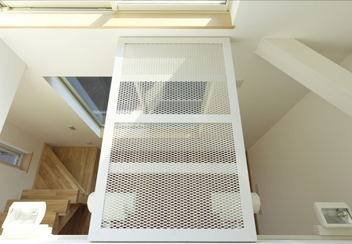 光を遮らないメッシュ状渡し