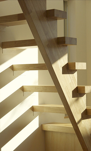 ナチュラルな木目の階段