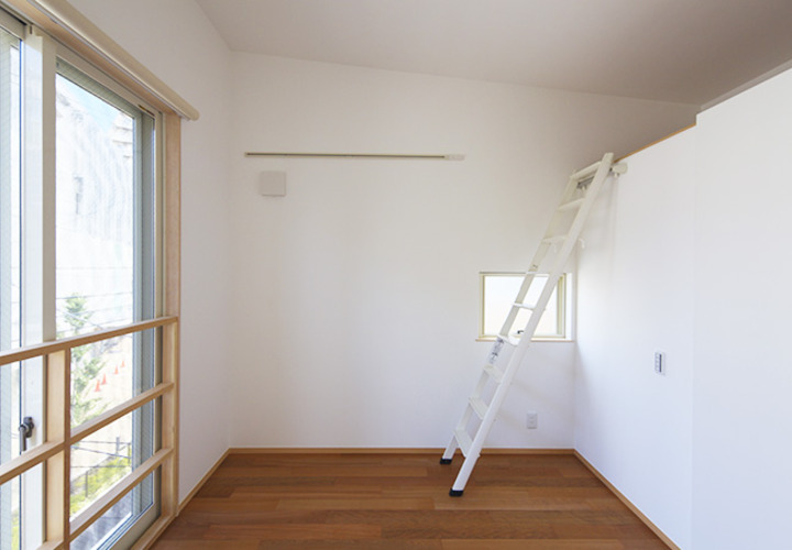ロフトのある小さな部屋