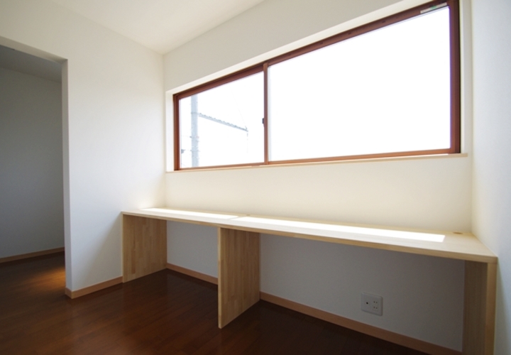 ２階廊下パブリックスペース　造作デスク