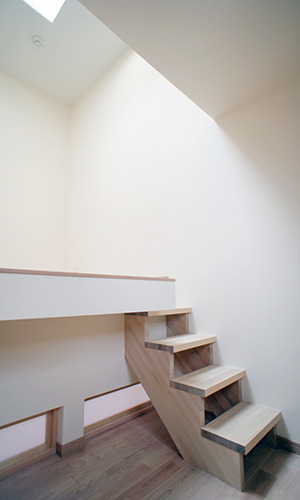 メゾネットのような段差がある2階