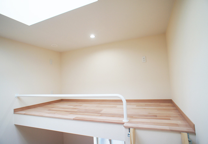 トップライトで明るいロフト部分