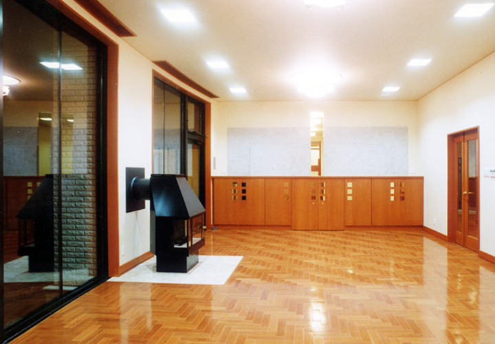 暖炉のある居間