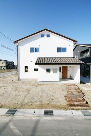 真っ白漆喰のおうち