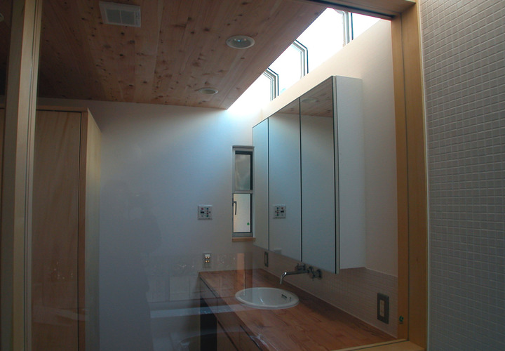 トップライトのある洗面