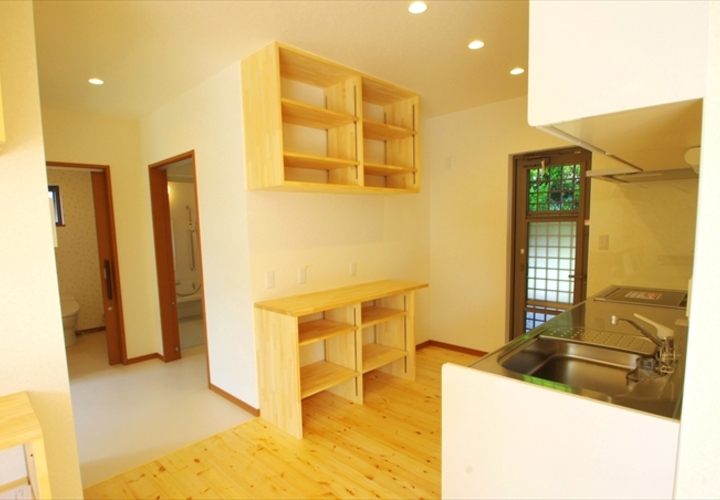 バリアフリー　洗面、トイレ、水廻り廊下は防水性のクッションフロア