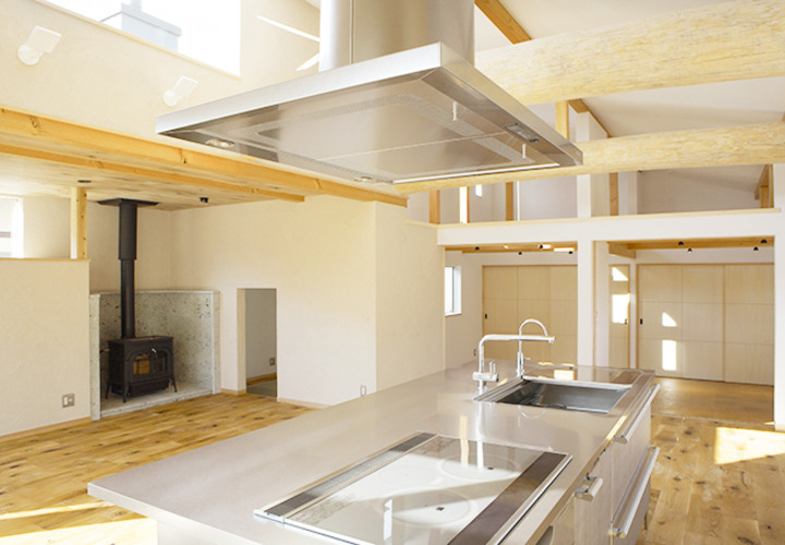 ステンレスのシンプルモダンなキッチン