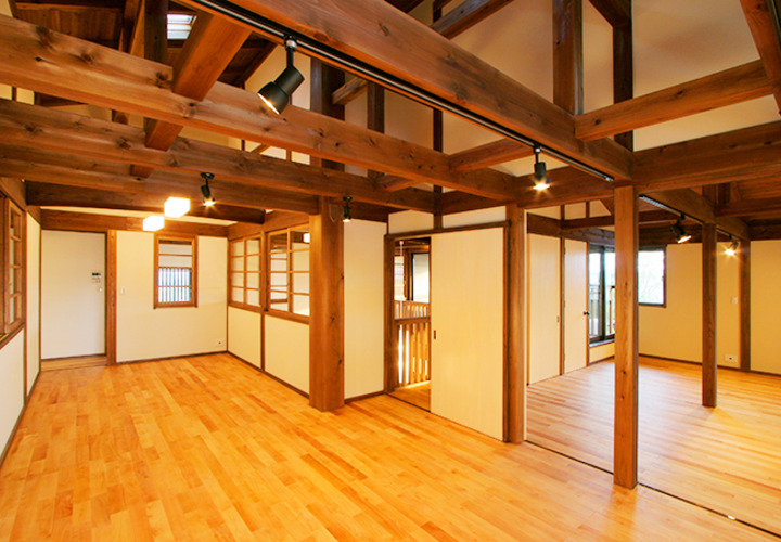 梁が美しい１階