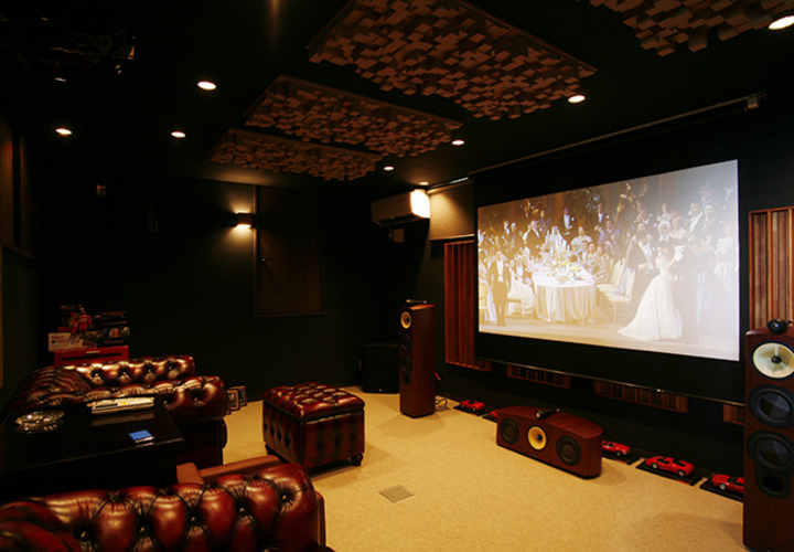ラグジュアリーな雰囲気のプライベートシアター