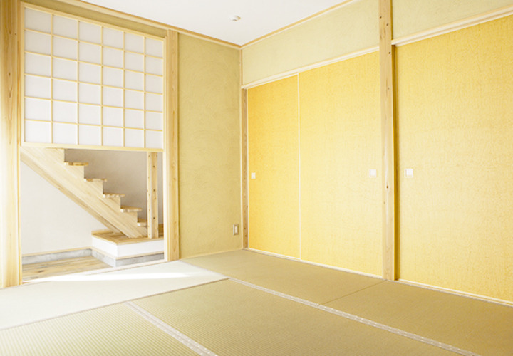 階段脇の和室