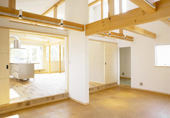 キッチンは一段高いスペースに