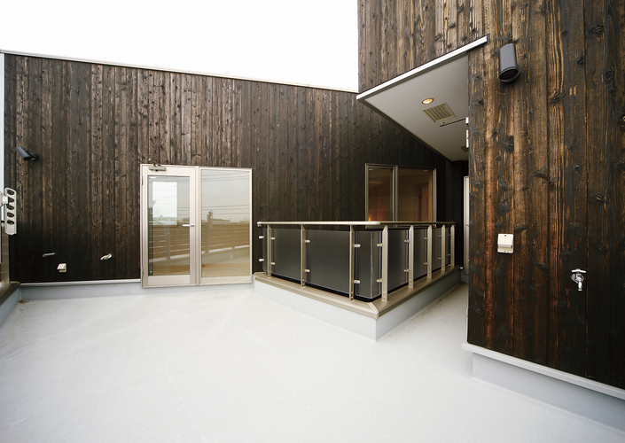 デッキテラスのある家