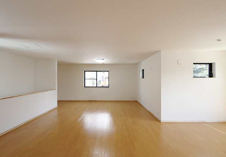 間仕切りのない大空間の2階