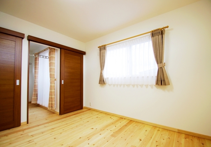 寝室　室内の物干しｽﾍﾟｰｽ