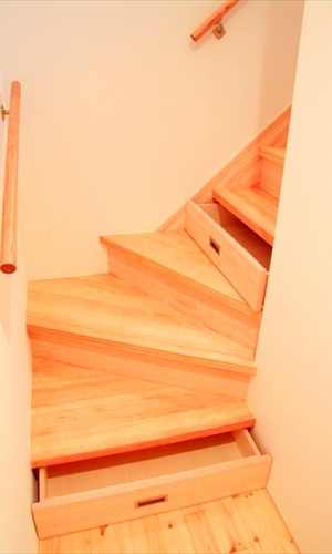 階段収納(狭小住宅）