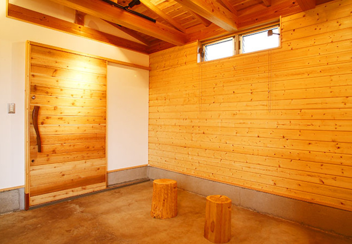 玄関から続く土間スペース