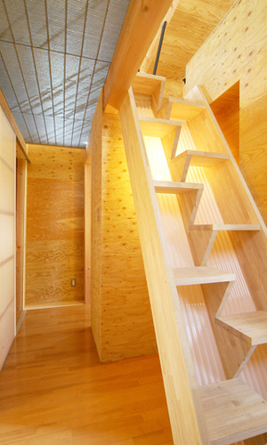 ロフトへ上がる階段