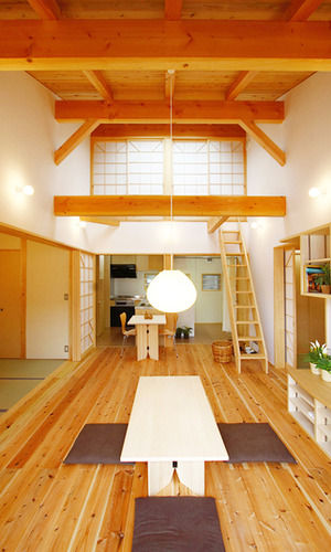 障子で仕切る柔らかなリビングダイニング