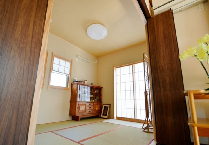 可動間仕切りで一体感を出しつつ個室にもなる和室