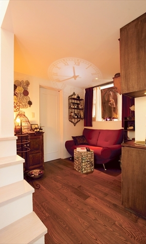 玄関奥に設けた落ち着きのあるホール