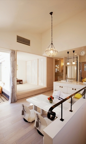 キッチン・堀座卓・和室・ベランダとがひとつながりに感じる広々としたLDK