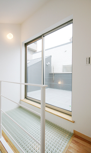 開放的なベランダへの動線