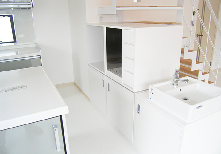 真白で統一されたキッチンスペース