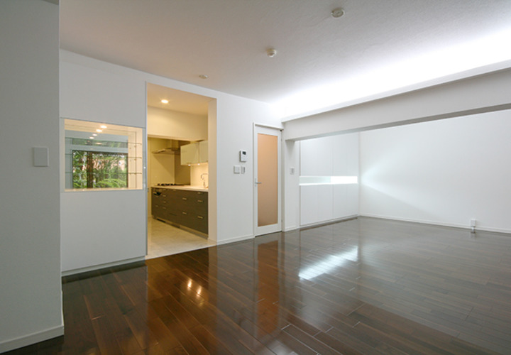 複数方向に光が反射するリビング