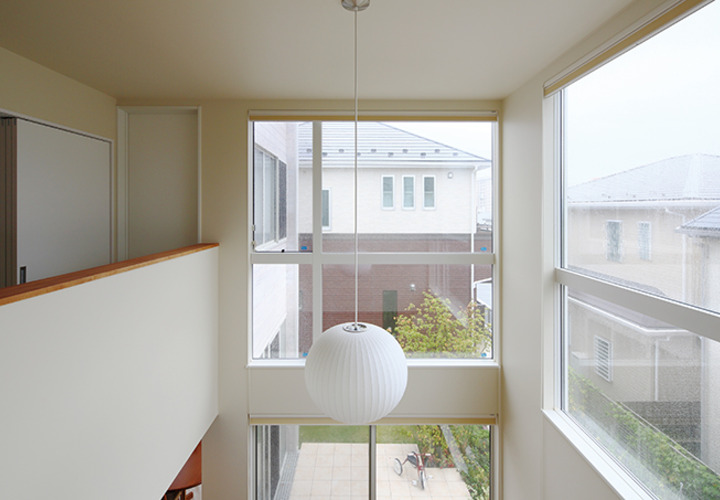 2階吹き抜け部分を眺める