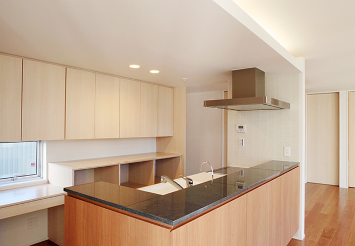 温かみのあるカウンターキッチン