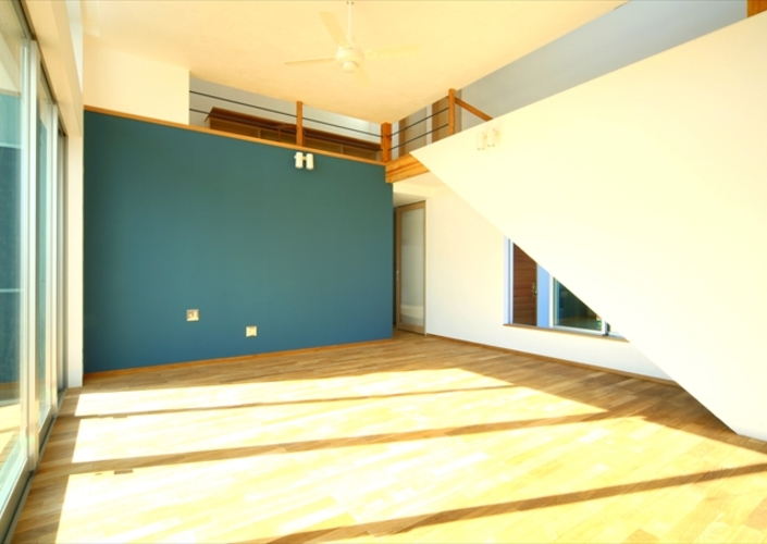 スキップフロアで会話がはずむ家