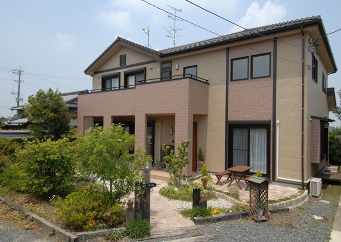 ワイドバルコニーのある家