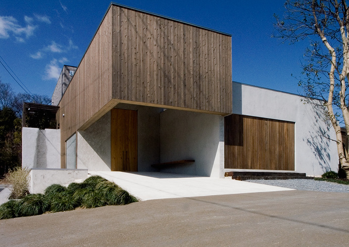 穏やかな時がながれる平屋の空間｜中庭と水盤のある家