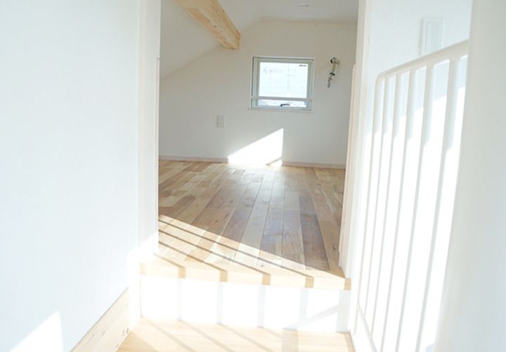 ２階廊下とつながる洋室