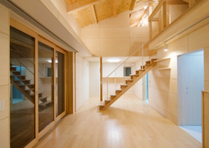 カゾクヲクルムイエ