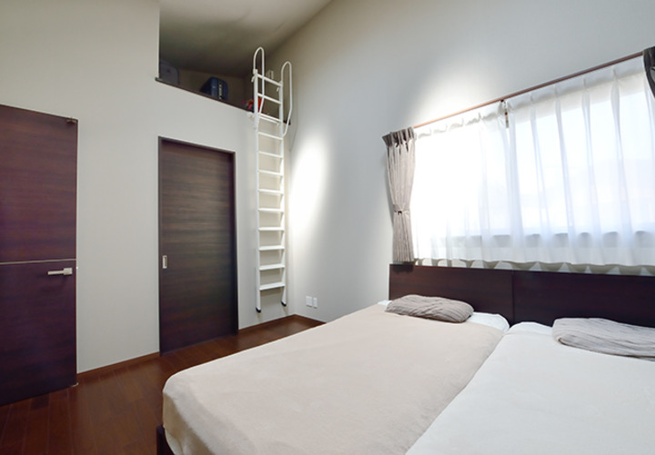 ロフトスペースのある室内