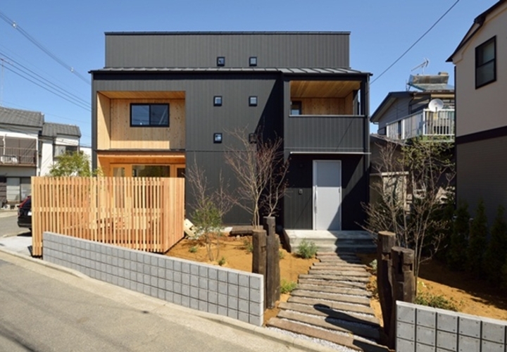 黒いガルバリウム鋼板