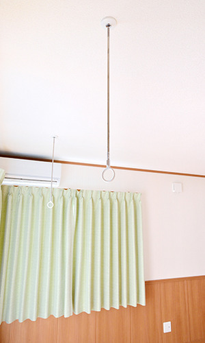 天井吊り下げタイプの室内物干し
