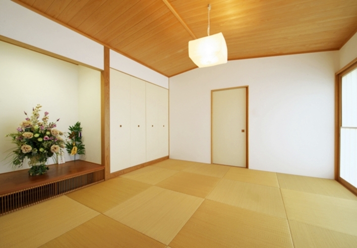 将来、二世帯住宅として住めるように平屋建てに設けた和室。