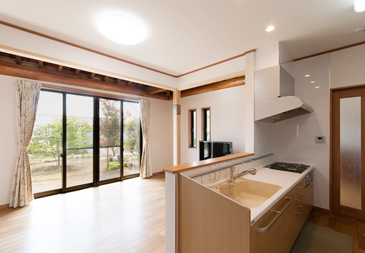 家族との会話が楽しい対面式キッチン