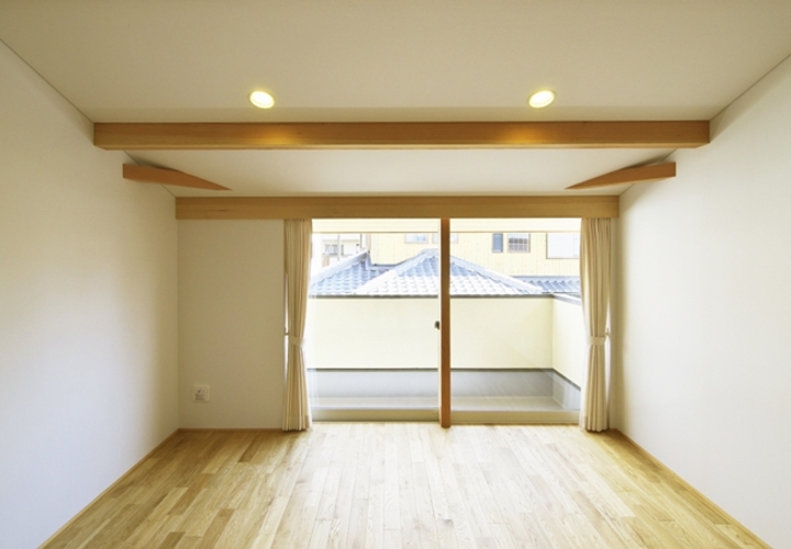 勾配天井の２階寝室。