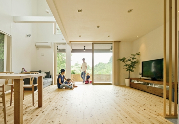 間仕切りを抑え広々と開放的な空間