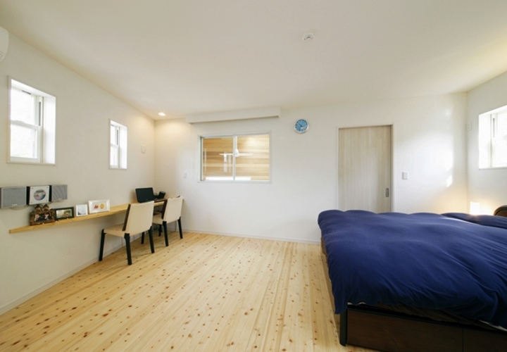 自然素材に囲まれたやさしい寝室