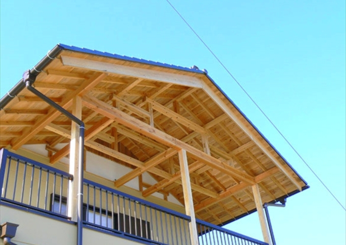 大きなバルコニーのある家