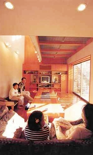 リビングの大きな座卓