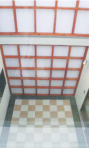 市松テラコッタタイルの中庭