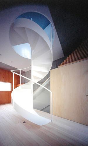 バスルームに続く螺旋階段