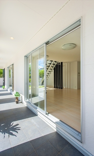 リビングの大きな窓