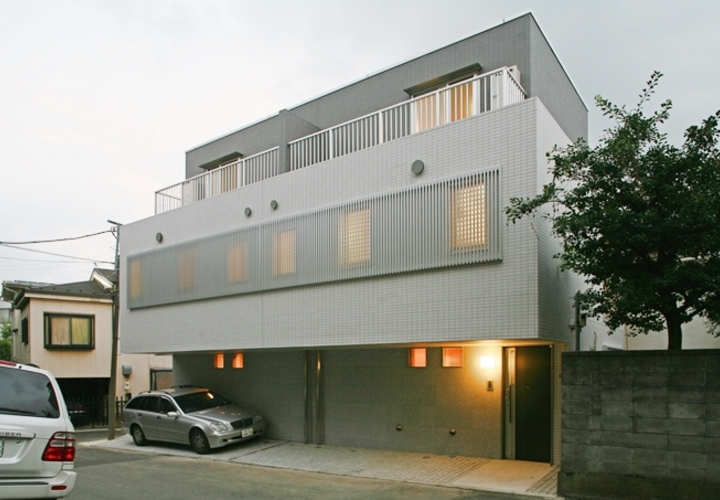 外観01　夜は表情が変わる